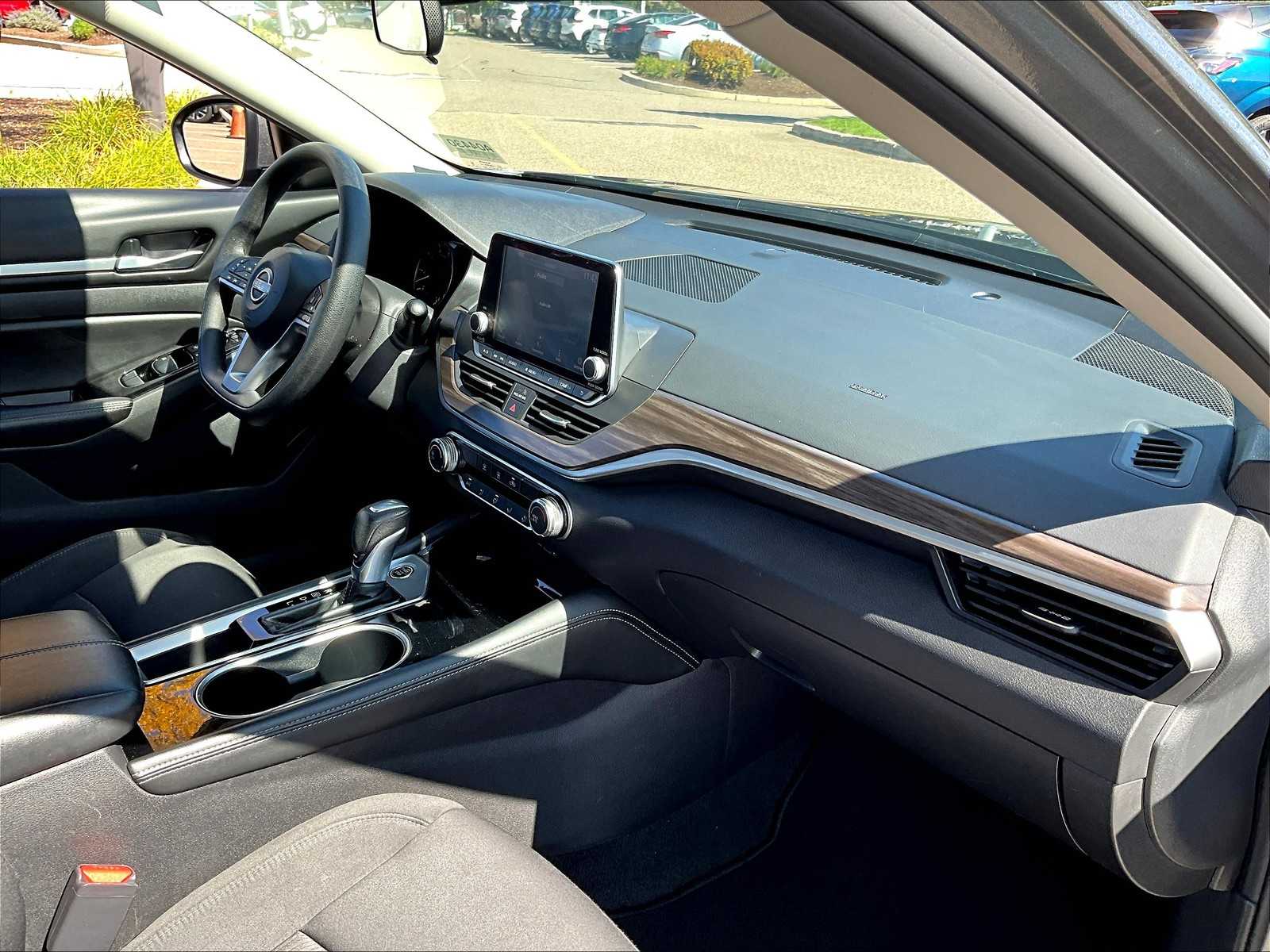 2023 Nissan Altima 2.5 SV - Photo 14