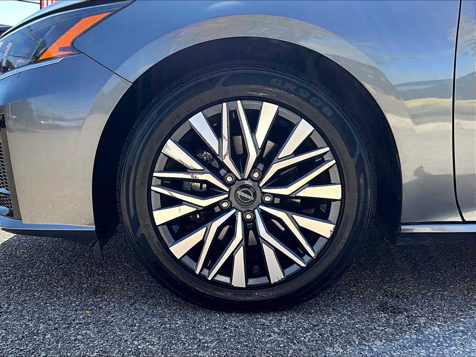 2023 Nissan Altima 2.5 SV - Photo 7