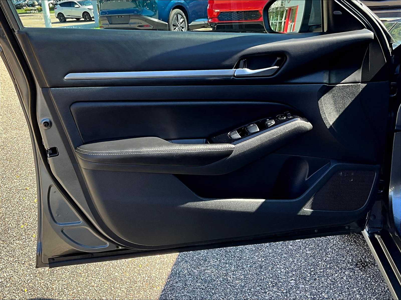 2023 Nissan Altima 2.5 SV - Photo 9