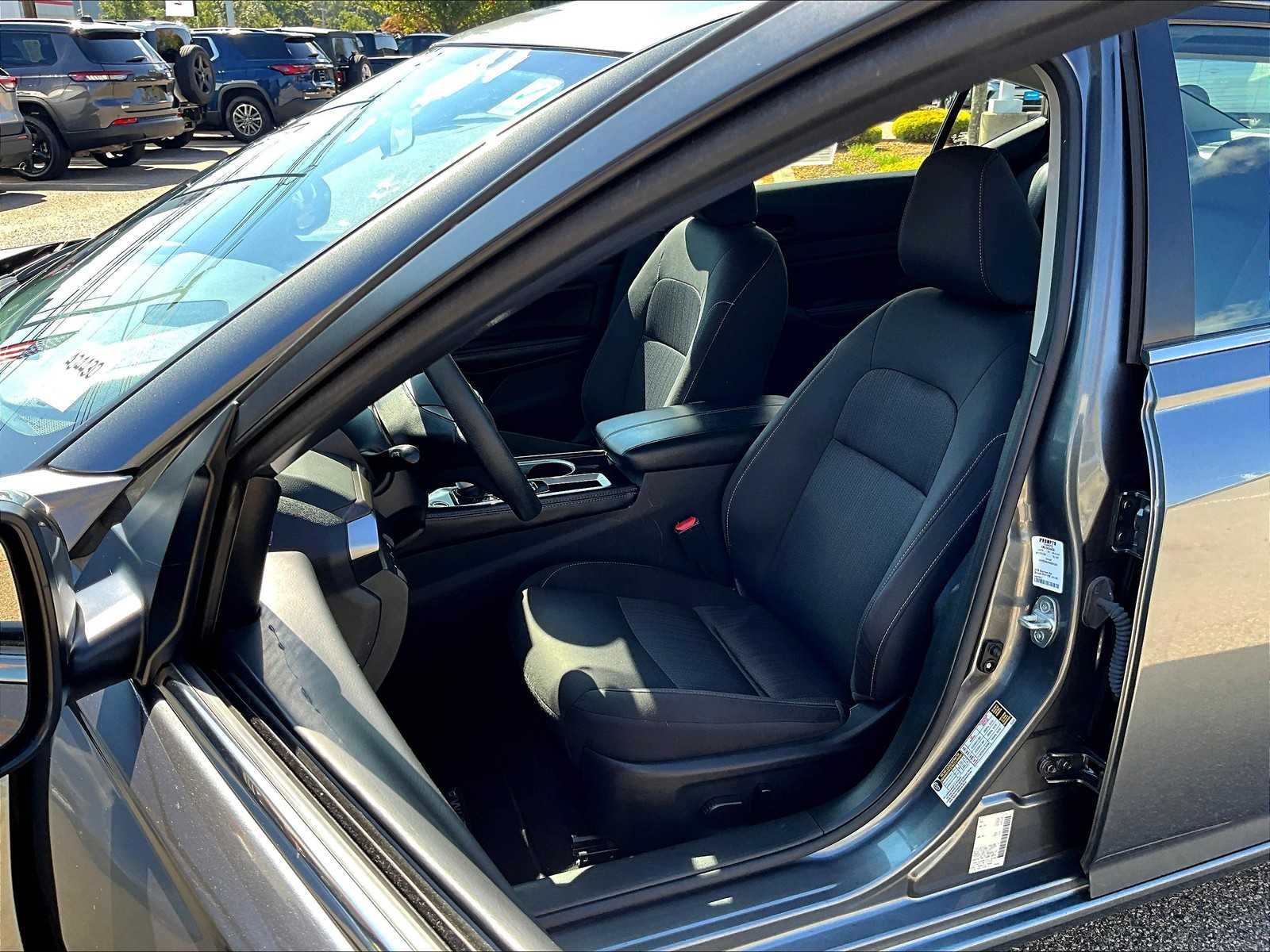 2023 Nissan Altima 2.5 SV - Photo 10