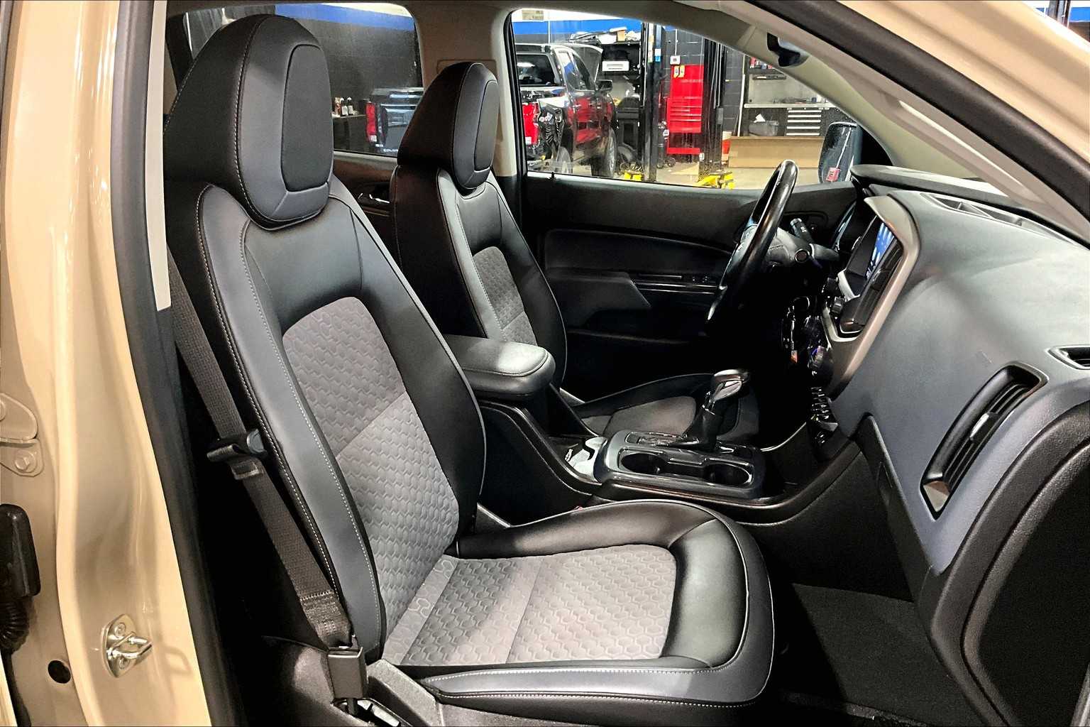 2022 Chevrolet Colorado 4WD Z71 - Photo 11