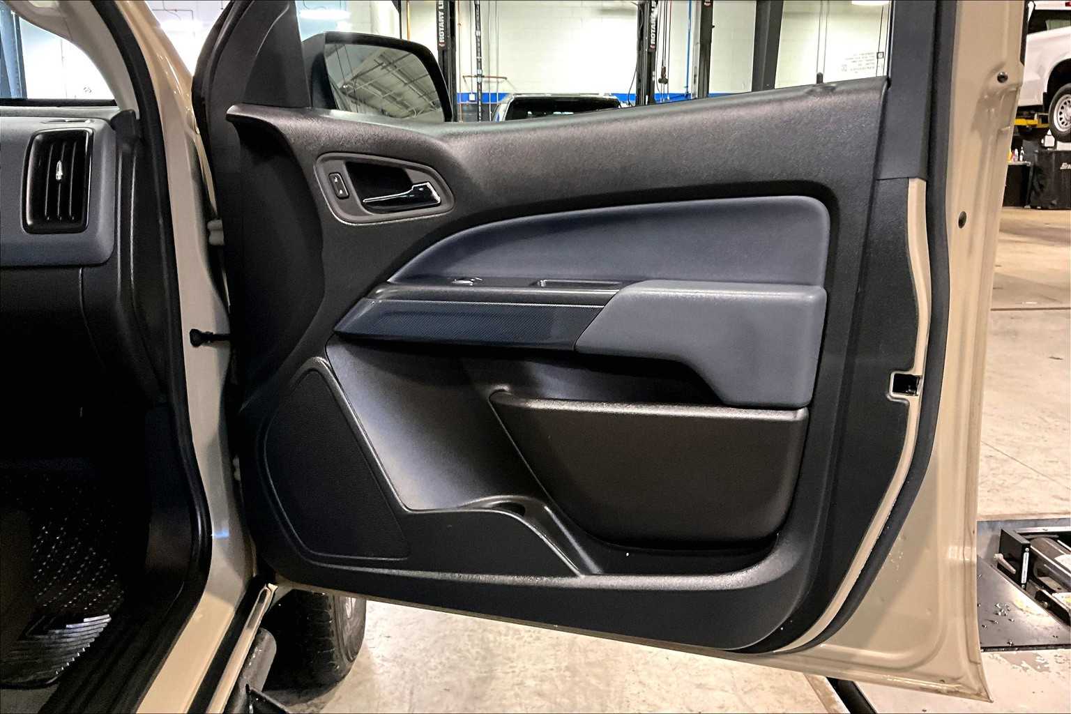 2022 Chevrolet Colorado 4WD Z71 - Photo 12