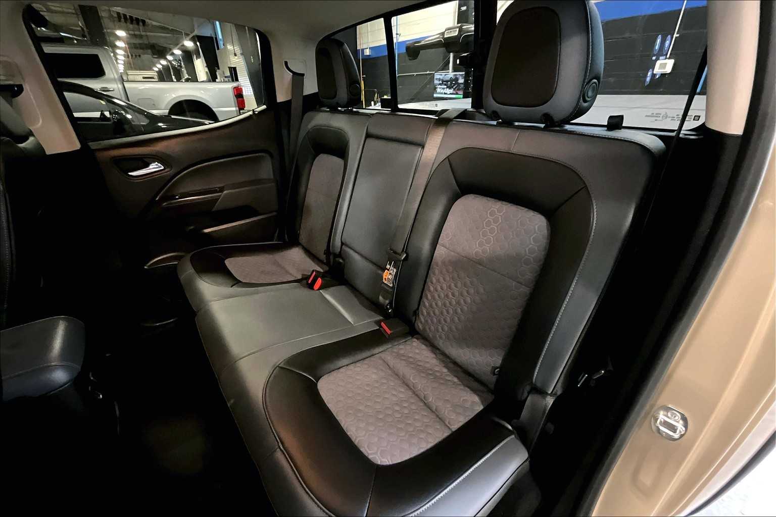 2022 Chevrolet Colorado 4WD Z71 - Photo 15