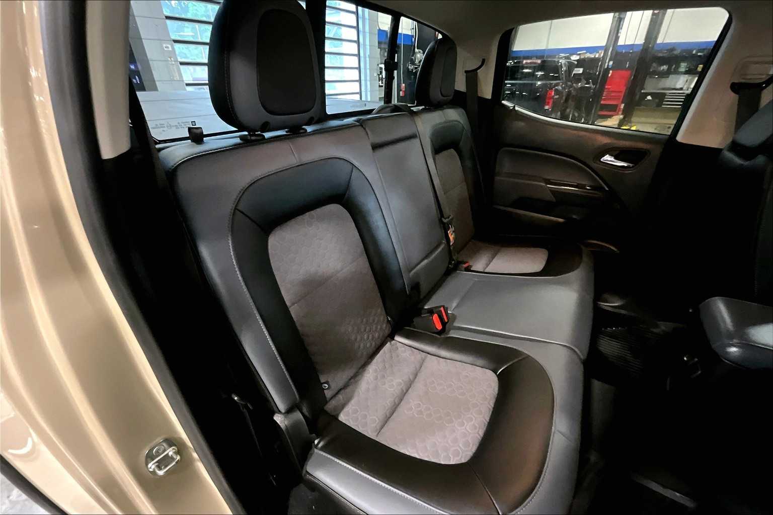 2022 Chevrolet Colorado 4WD Z71 - Photo 16