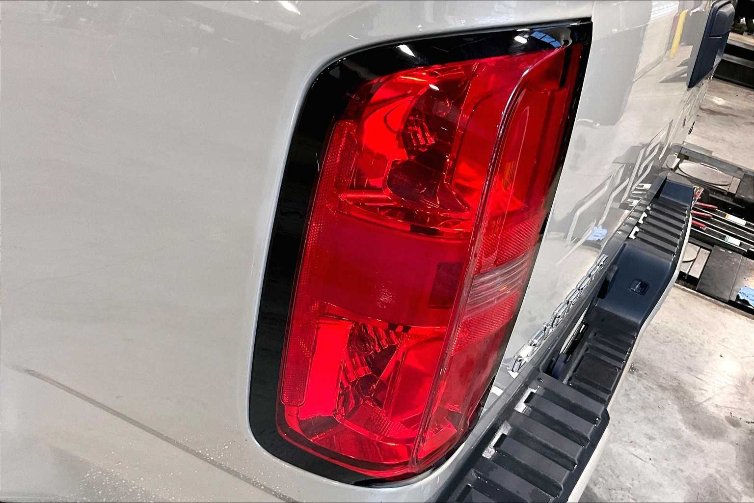 2022 Chevrolet Colorado 4WD Z71 - Photo 35