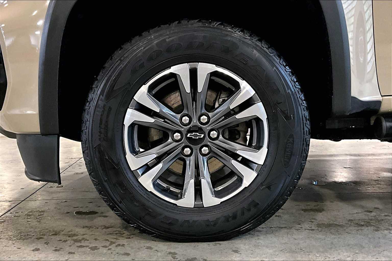 2022 Chevrolet Colorado 4WD Z71 - Photo 7