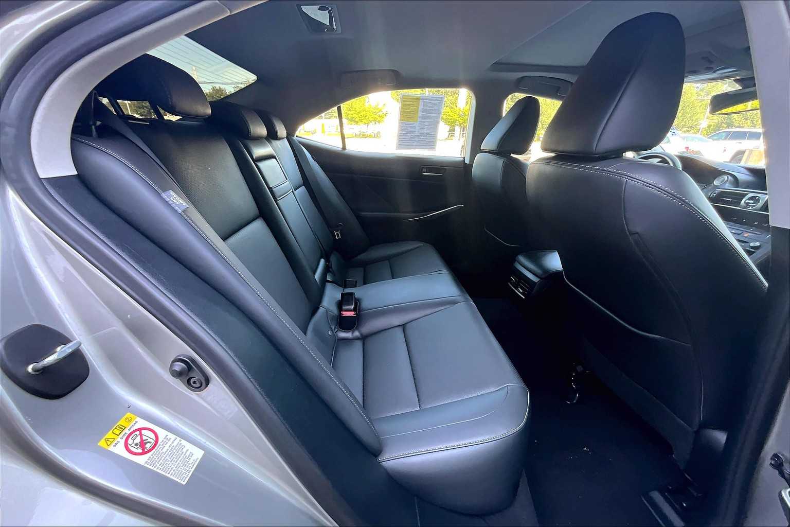 2017 Lexus IS  - Photo 16