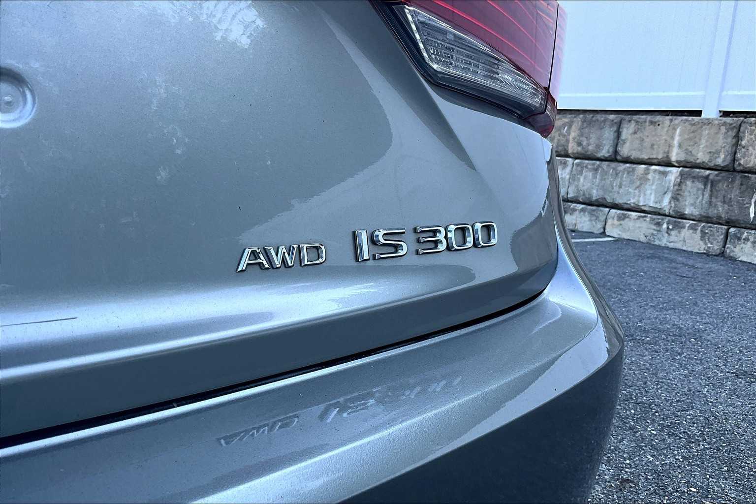 2017 Lexus IS  - Photo 28