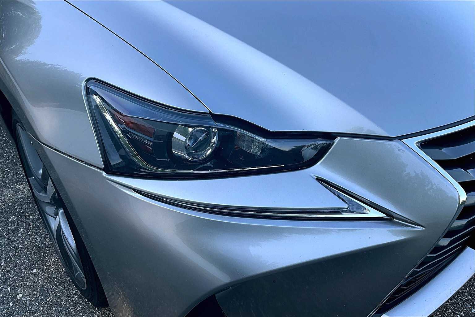 2017 Lexus IS  - Photo 32