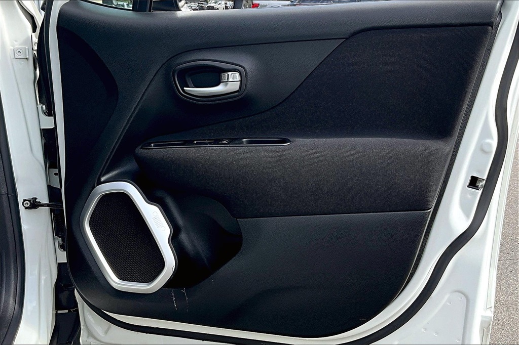 2020 Jeep Renegade Latitude - Photo 12