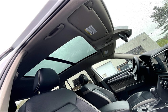 2022 Volkswagen Atlas 3.6L V6 SEL Premium R-Line - Photo 18