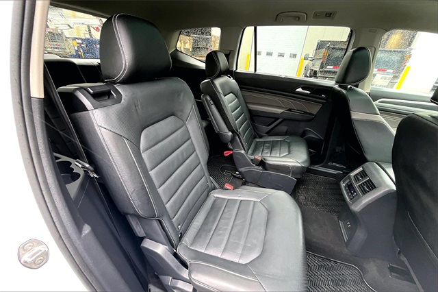 2022 Volkswagen Atlas 3.6L V6 SEL Premium R-Line - Photo 23