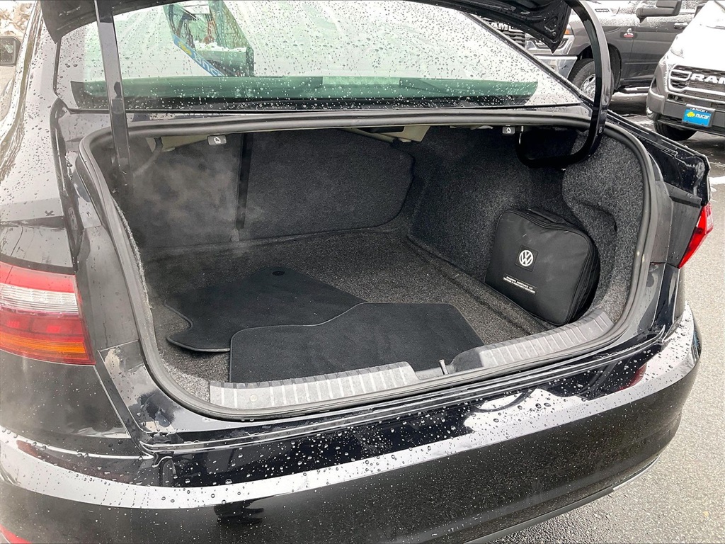 2019 Volkswagen Jetta R-Line - Photo 32