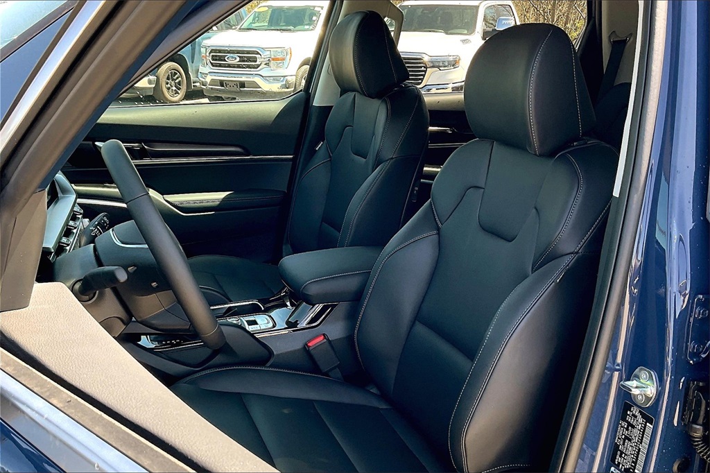 2025 Kia Telluride S - Photo 11