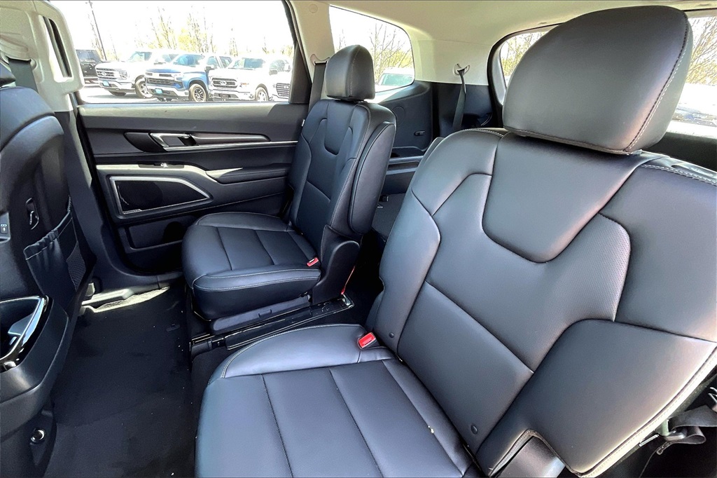2025 Kia Telluride S - Photo 15