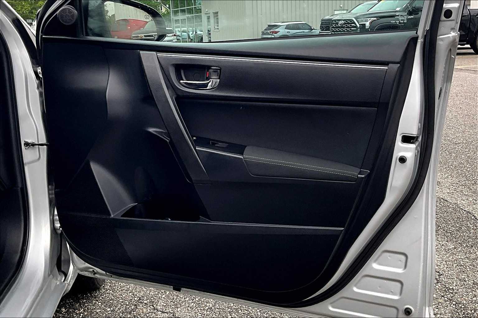 2019 Toyota Corolla LE - Photo 12
