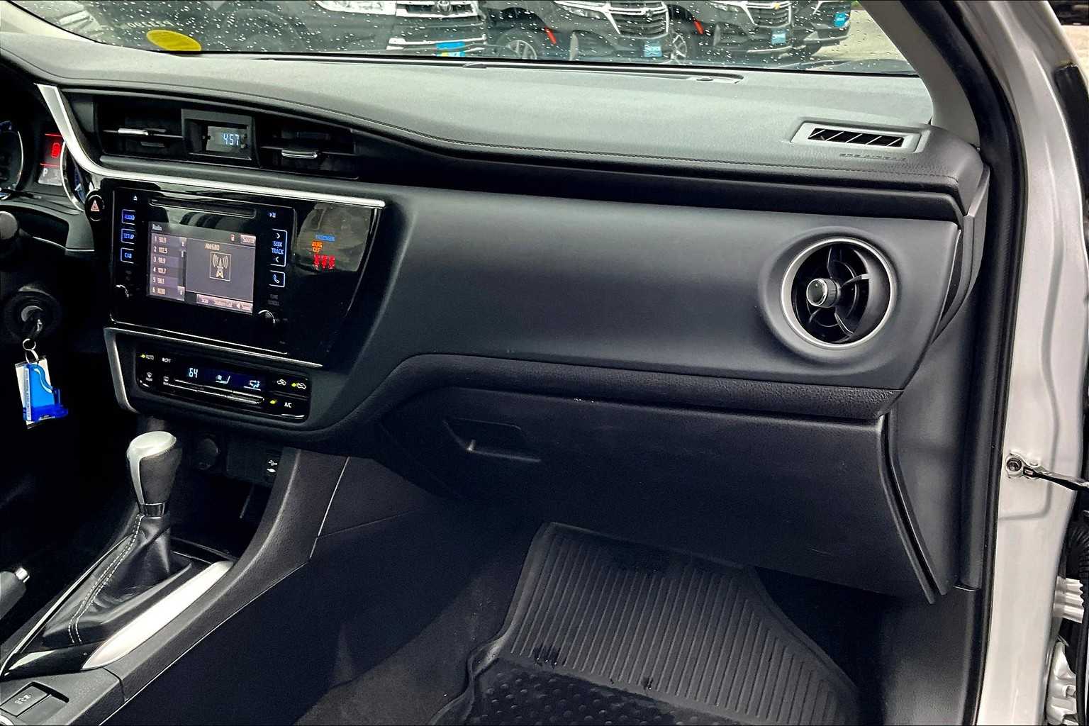 2019 Toyota Corolla LE - Photo 13