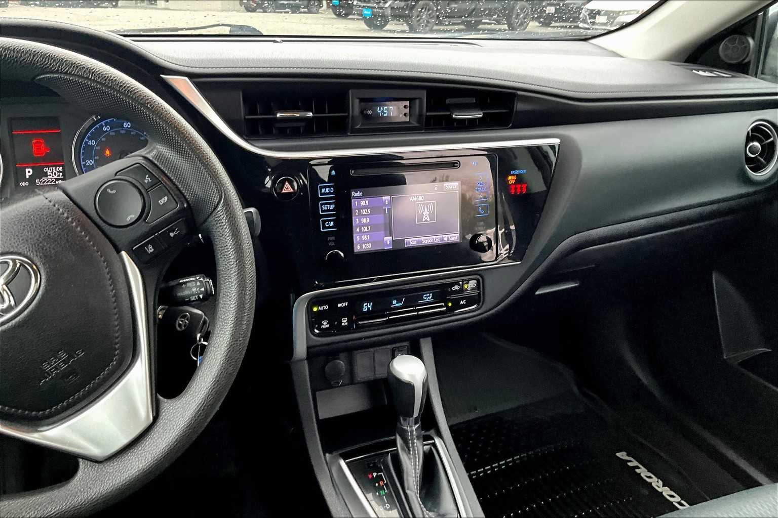 2019 Toyota Corolla LE - Photo 18