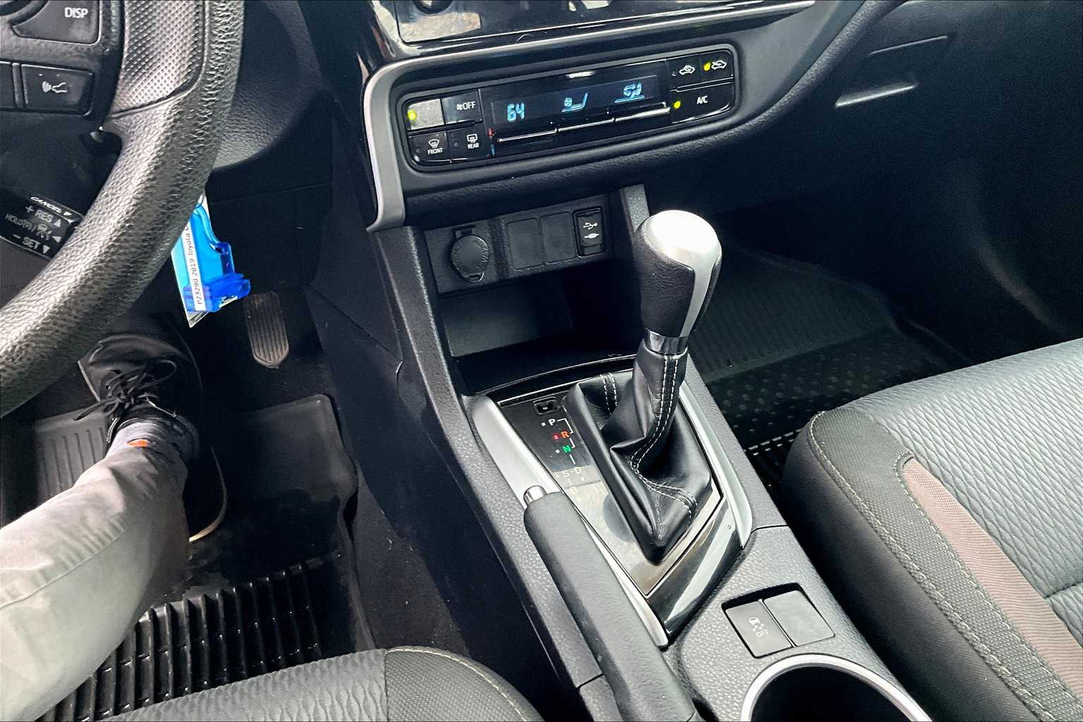 2019 Toyota Corolla LE - Photo 25