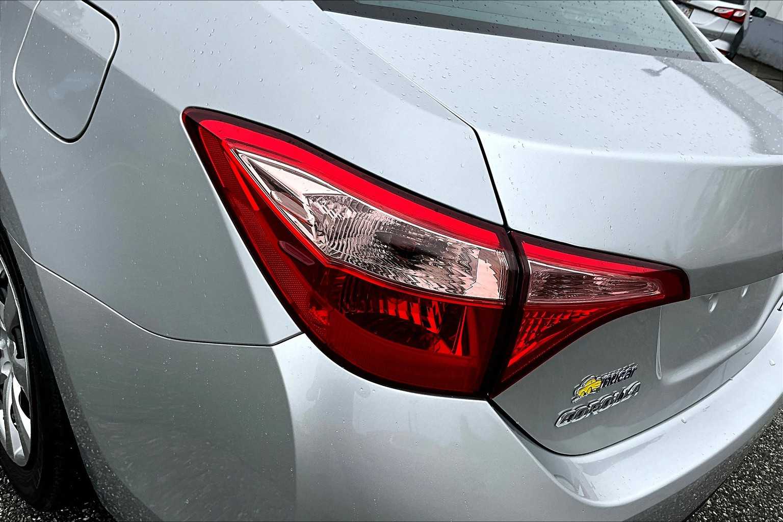 2019 Toyota Corolla LE - Photo 32