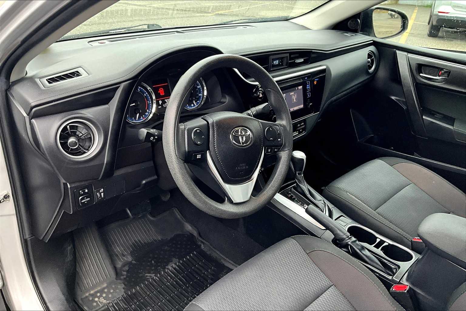 2019 Toyota Corolla LE - Photo 8