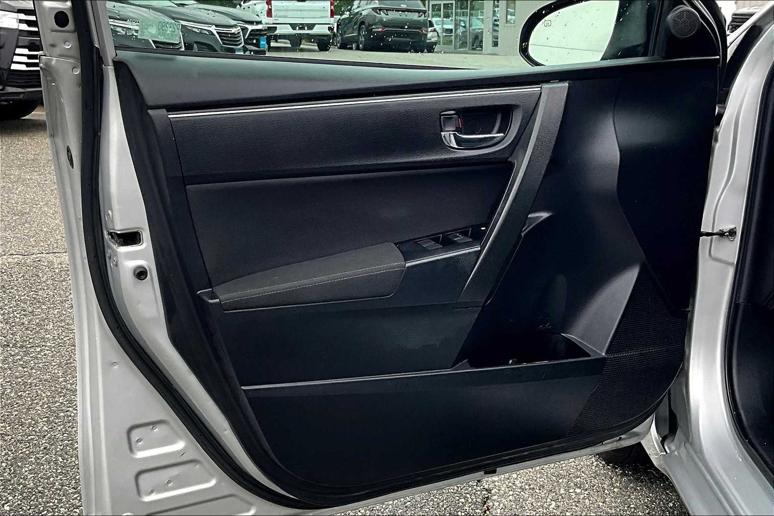 2019 Toyota Corolla LE - Photo 9