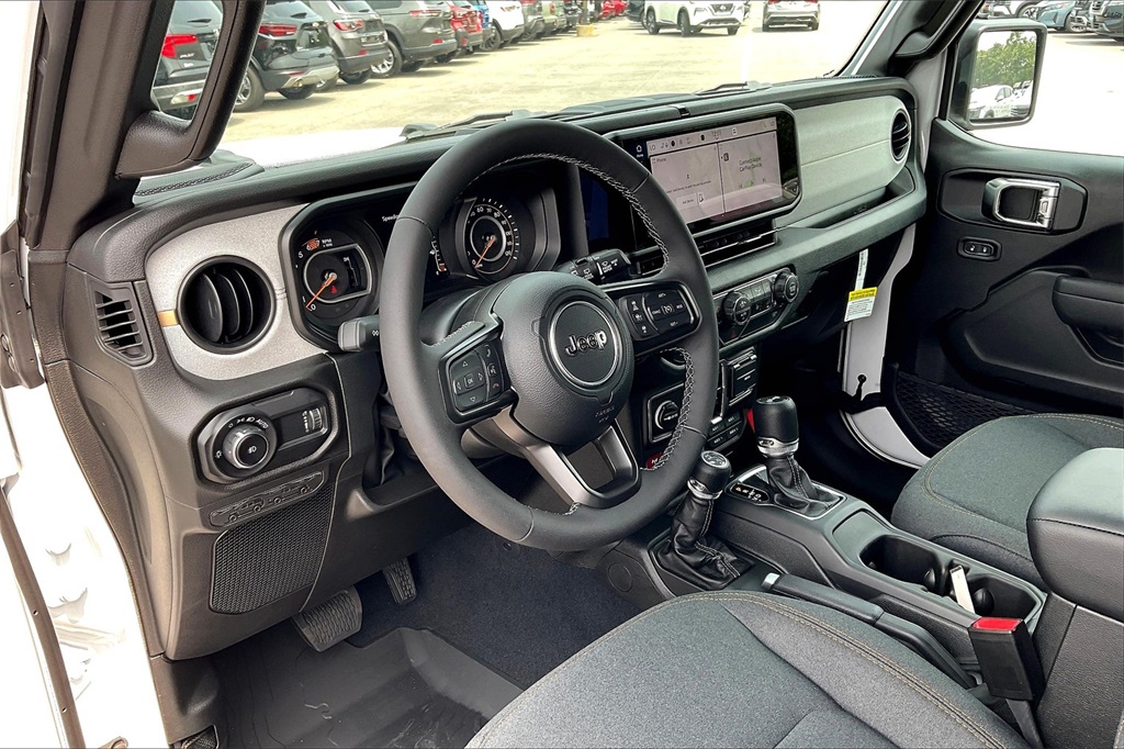 2025 Jeep Wrangler Willys - Photo 9