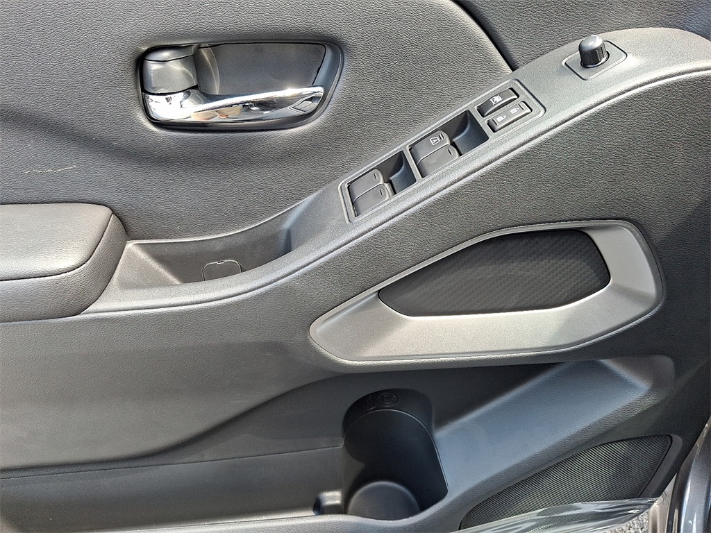 2025 Nissan Frontier SV - Photo 8