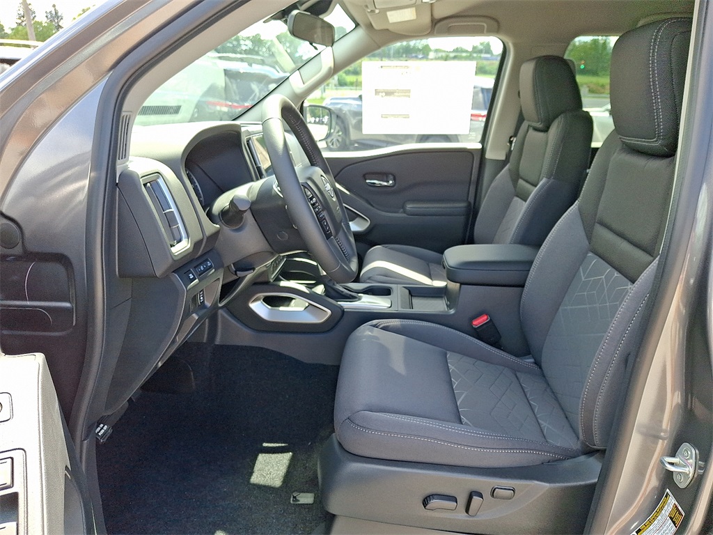 2025 Nissan Frontier SV - Photo 9