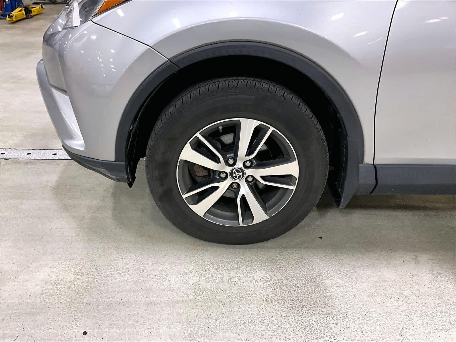 2018 Toyota RAV4 XLE - Photo 4