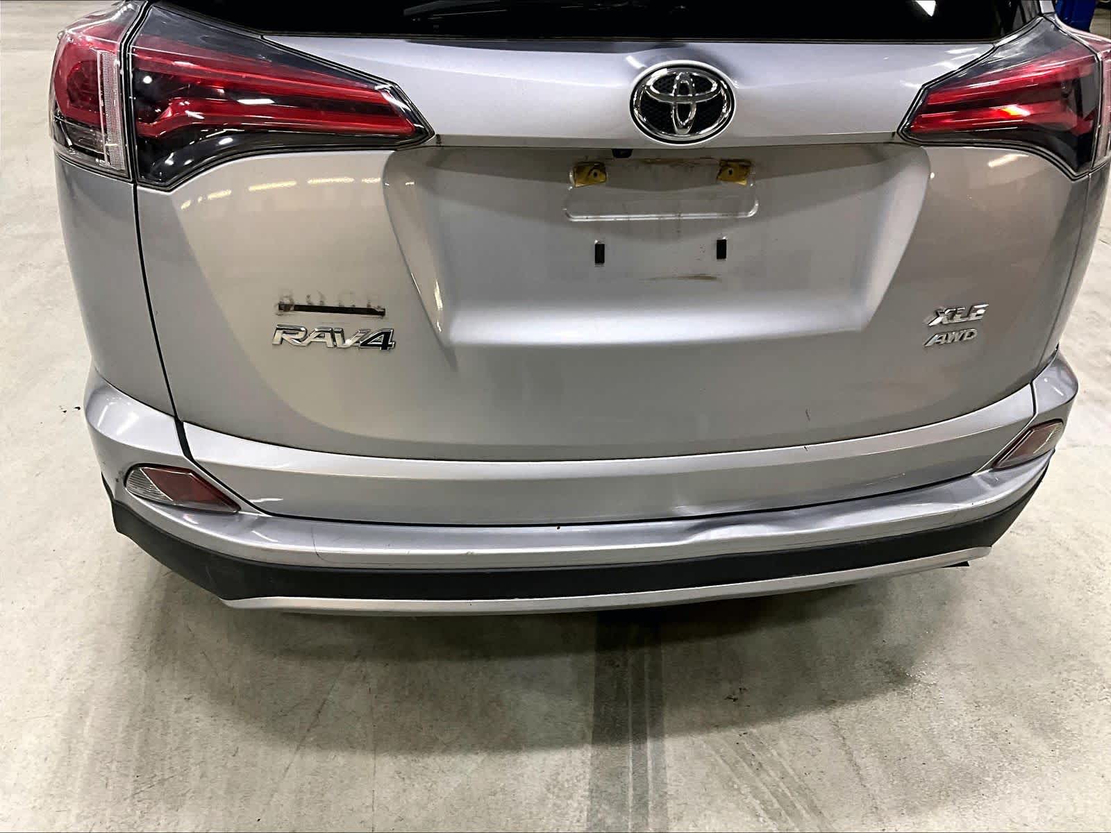 2018 Toyota RAV4 XLE - Photo 7