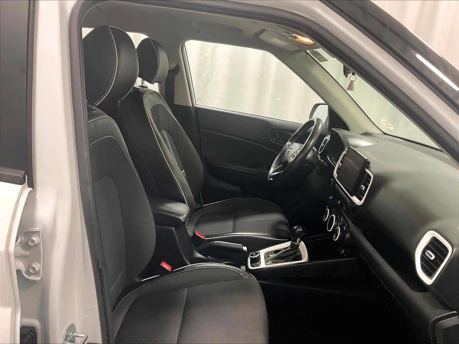 2023 Hyundai Venue Limited - Photo 11