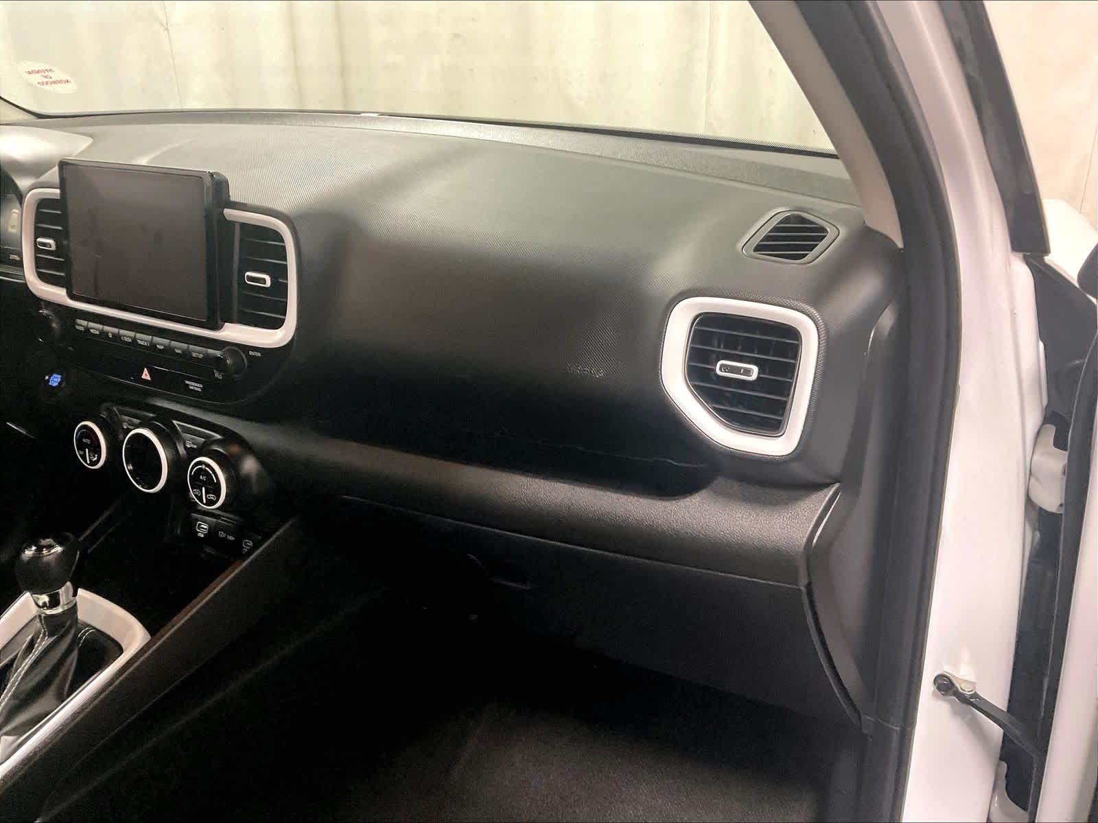 2023 Hyundai Venue Limited - Photo 13