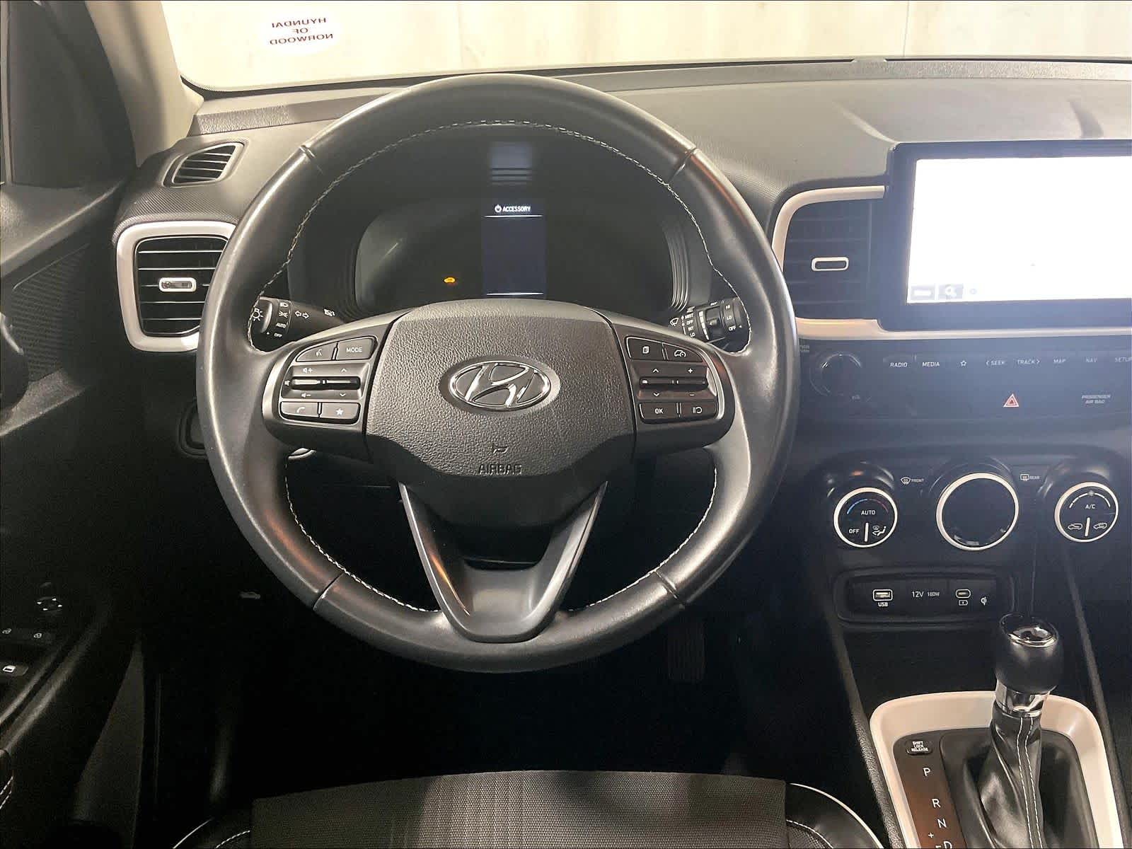 2023 Hyundai Venue Limited - Photo 17