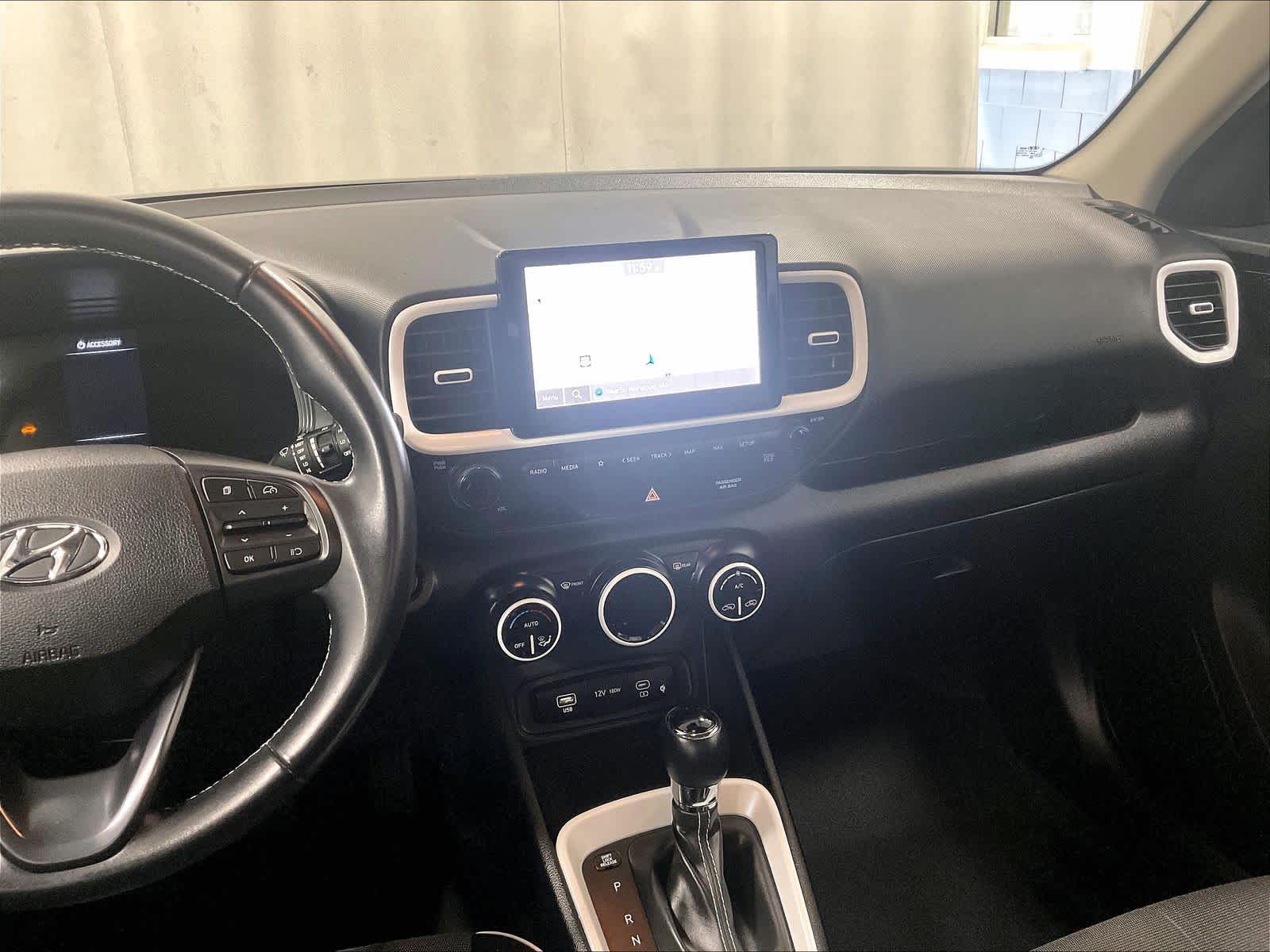 2023 Hyundai Venue Limited - Photo 18