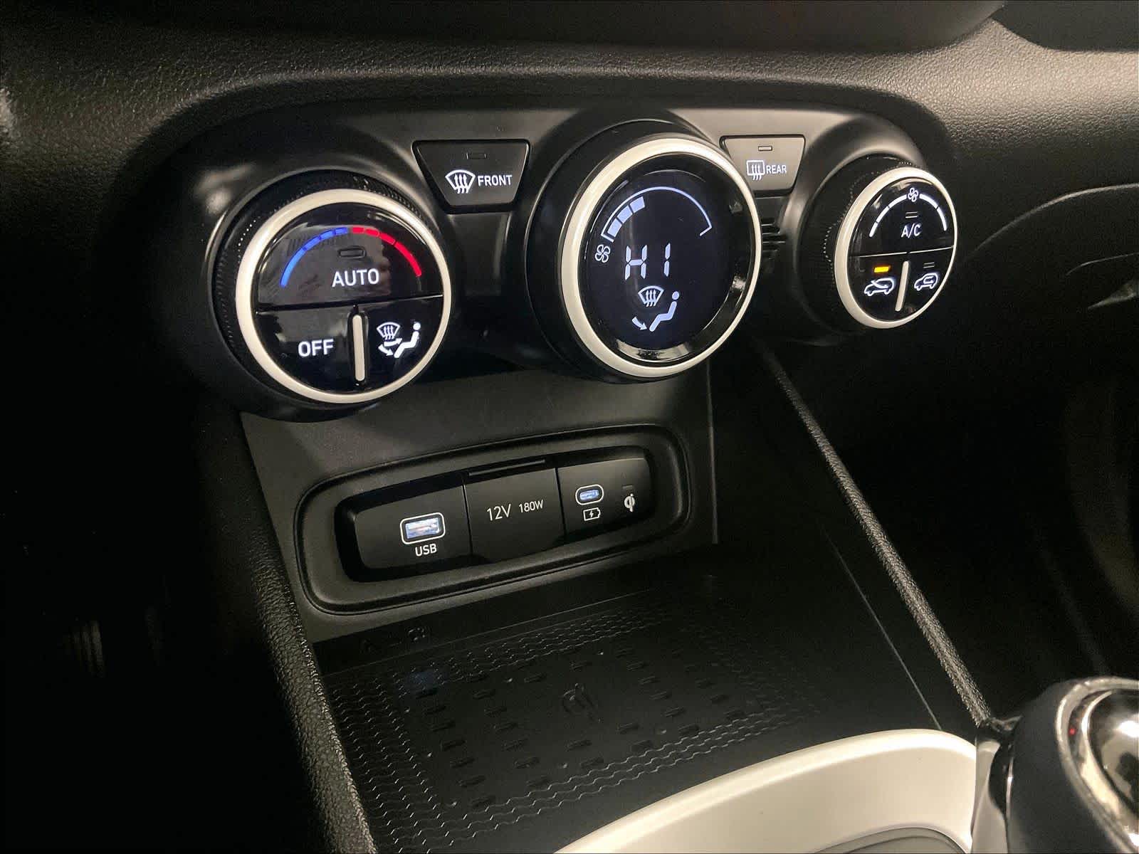 2023 Hyundai Venue Limited - Photo 25