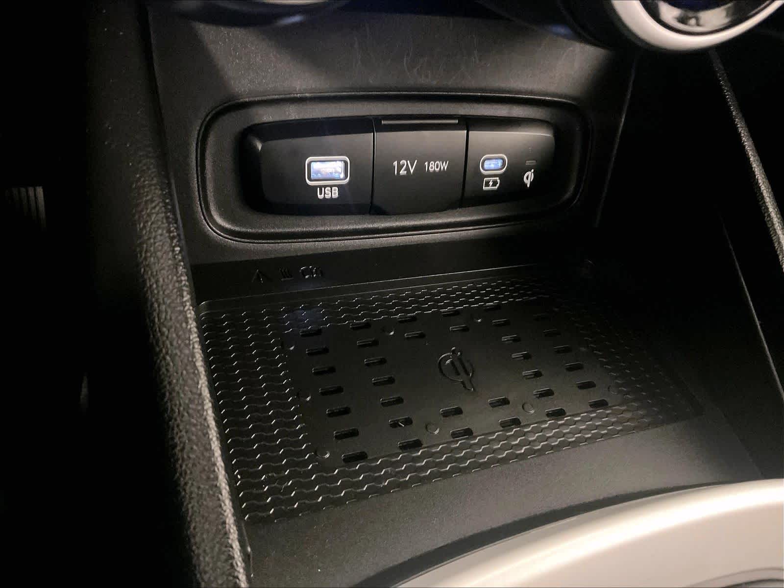 2023 Hyundai Venue Limited - Photo 26