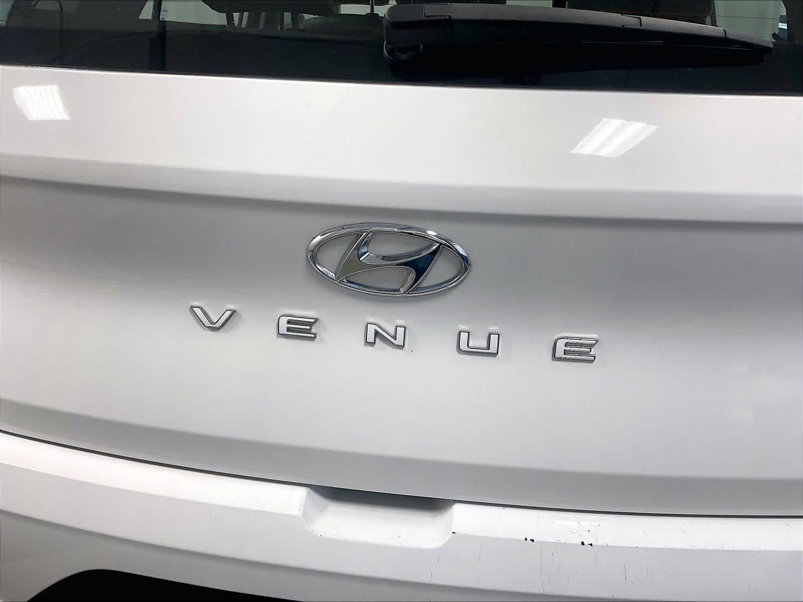 2023 Hyundai Venue Limited - Photo 28