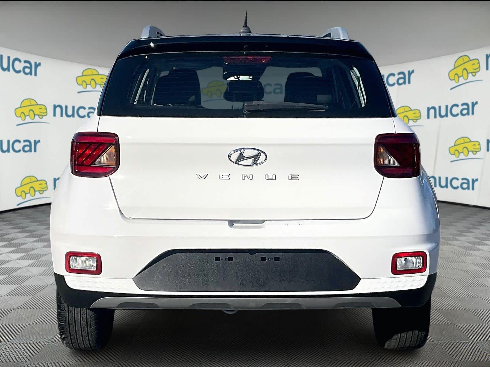 2023 Hyundai Venue Limited - Photo 5