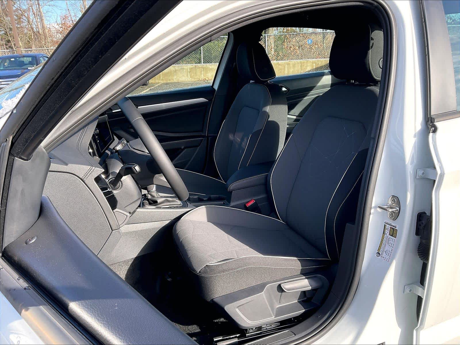 2025 Volkswagen Jetta Sport - Photo 11