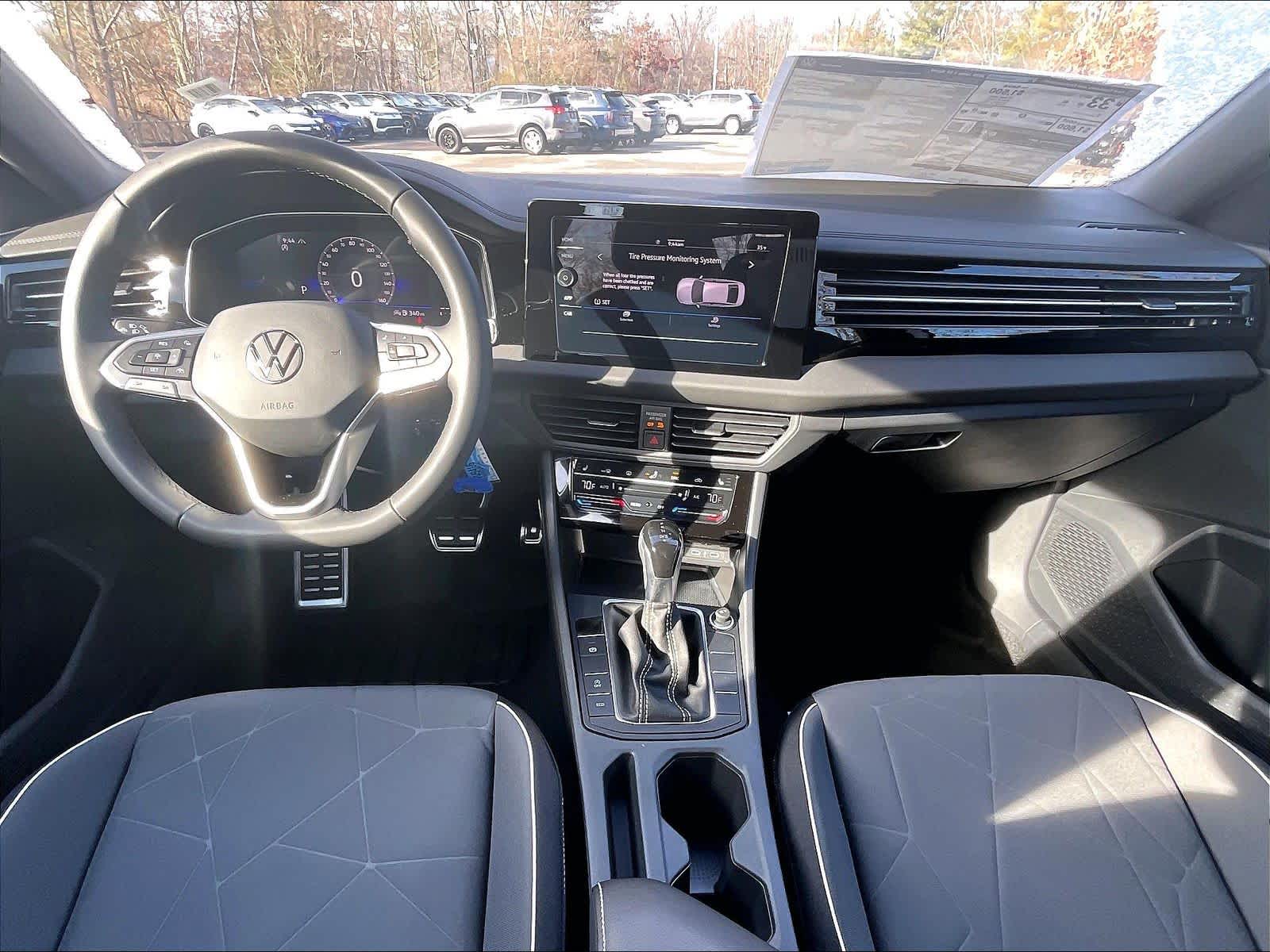 2025 Volkswagen Jetta Sport - Photo 12