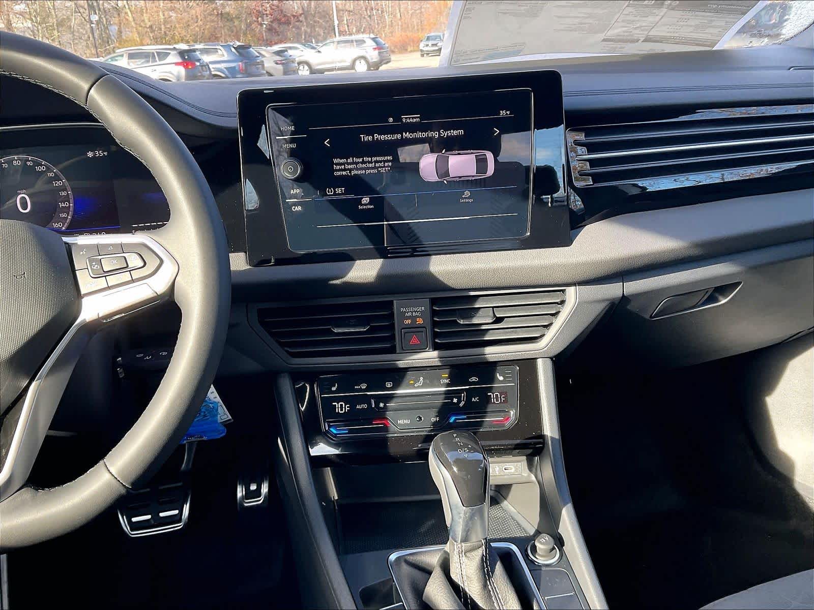 2025 Volkswagen Jetta Sport - Photo 13