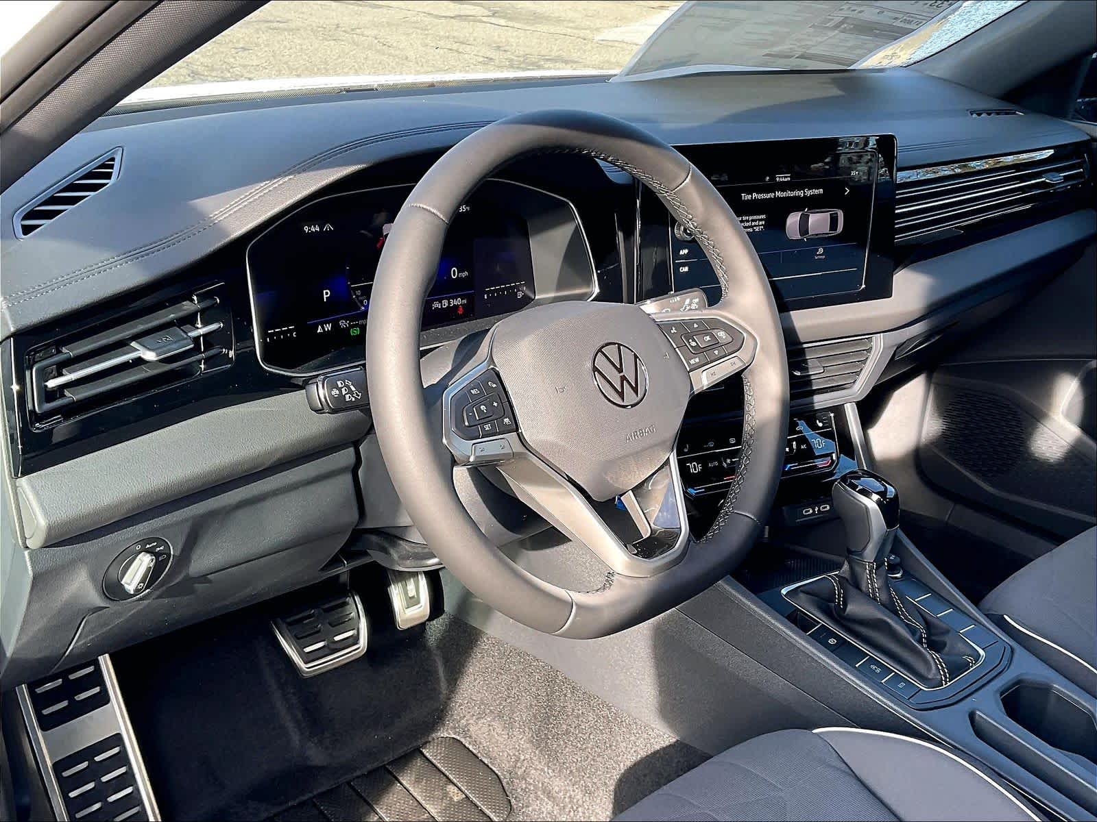 2025 Volkswagen Jetta Sport - Photo 9