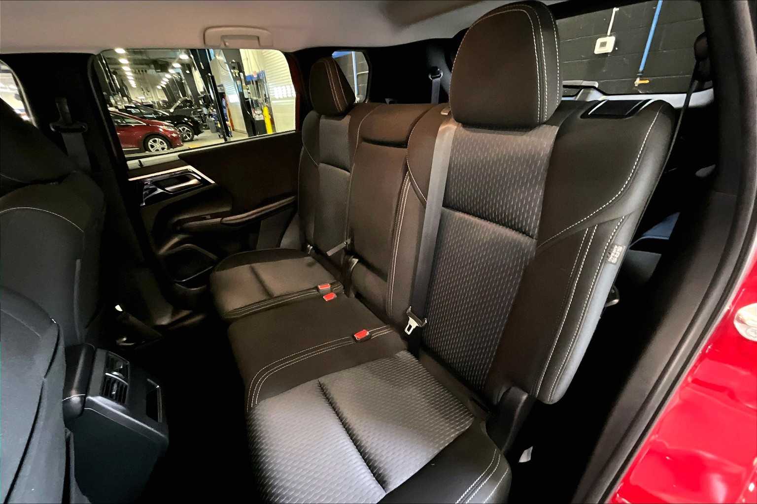 2022 Mitsubishi Outlander ES - Photo 15