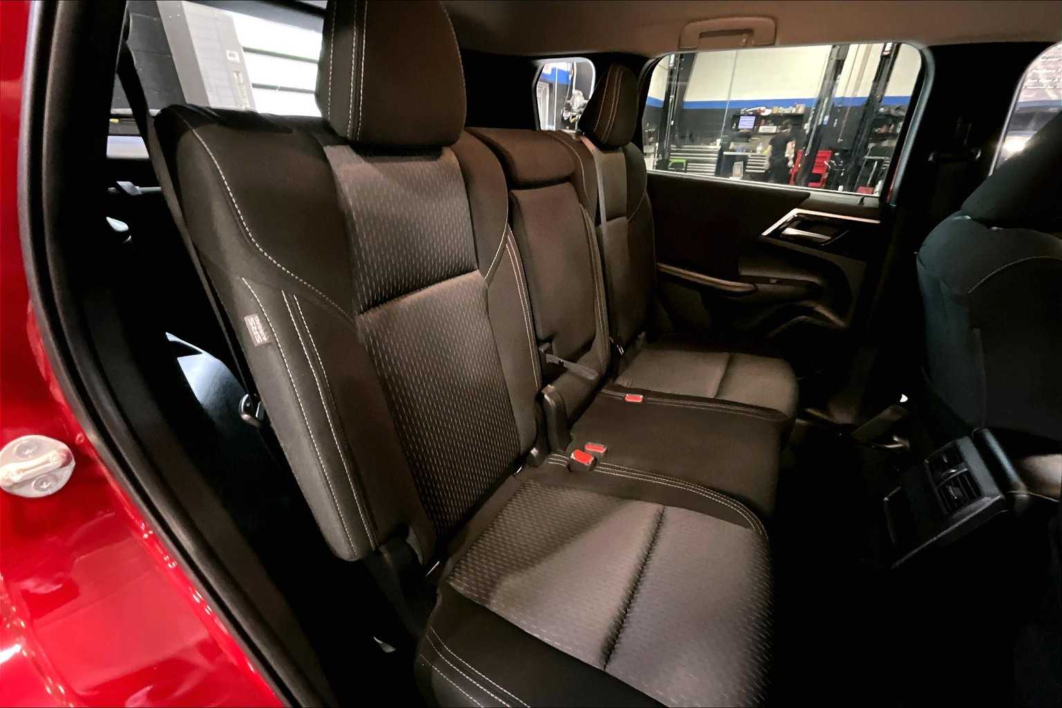 2022 Mitsubishi Outlander ES - Photo 16