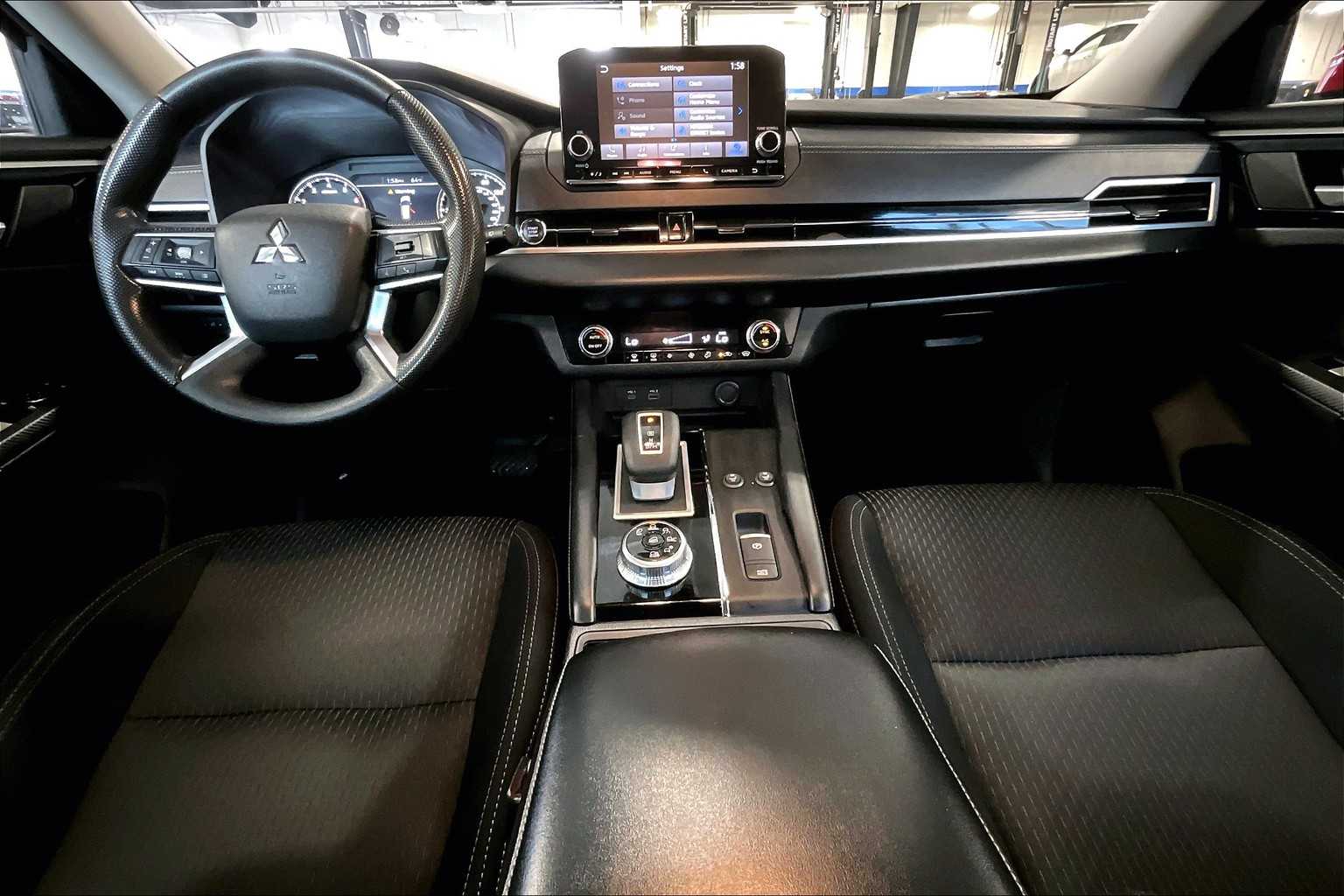 2022 Mitsubishi Outlander ES - Photo 22