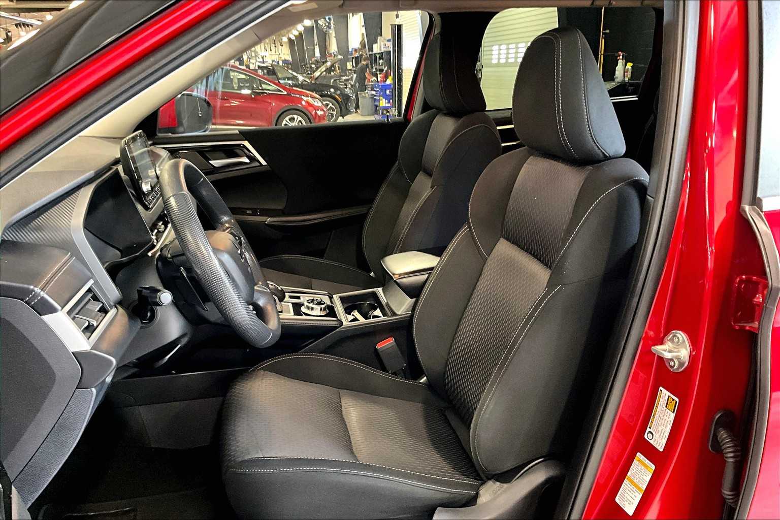 2022 Mitsubishi Outlander ES - Photo 10