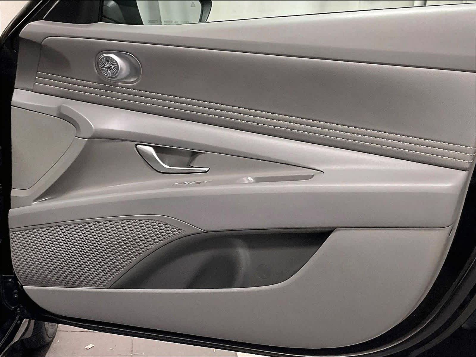 2025 Hyundai Elantra SEL Sport - Photo 12