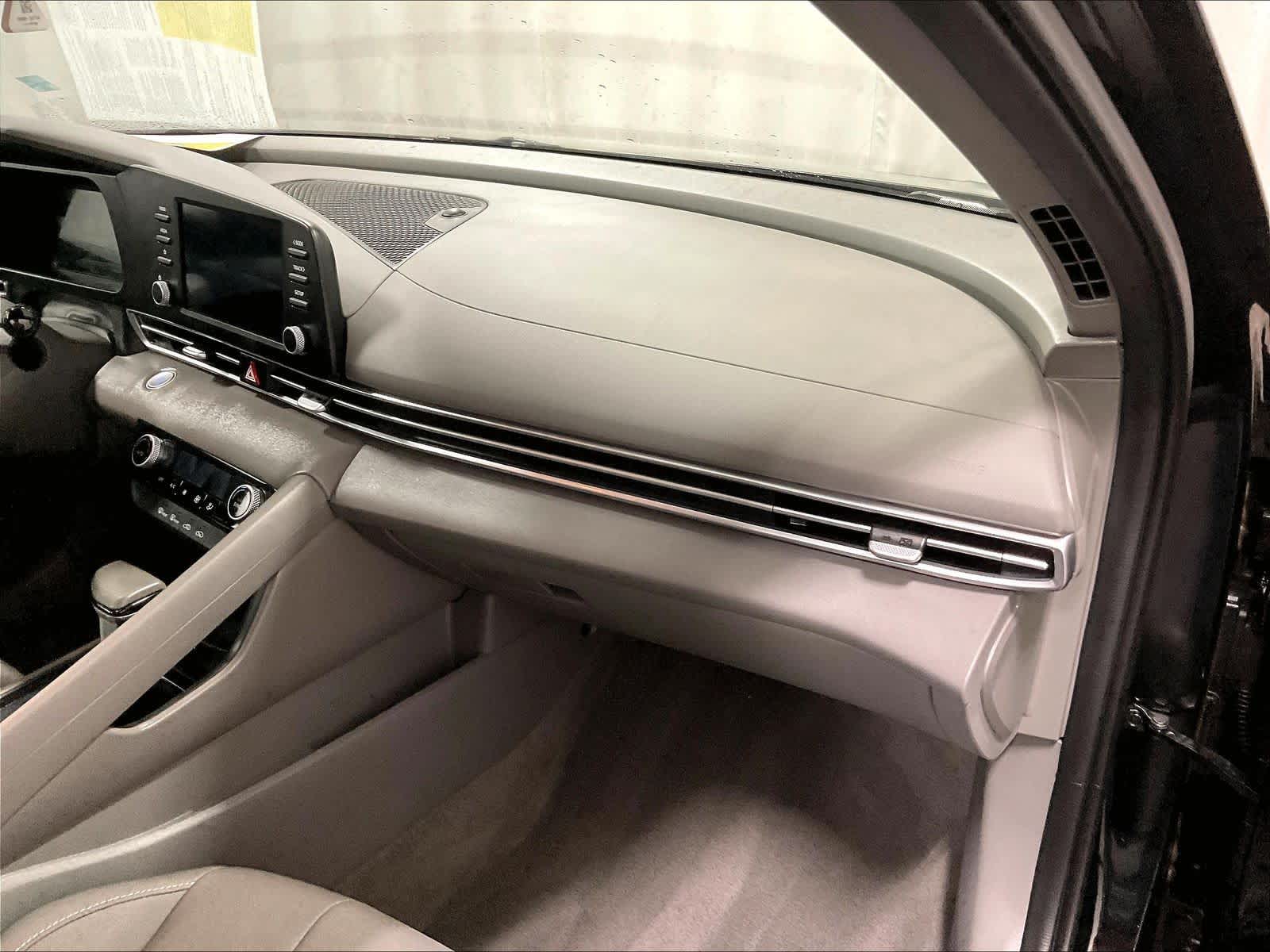 2025 Hyundai Elantra SEL Sport - Photo 13