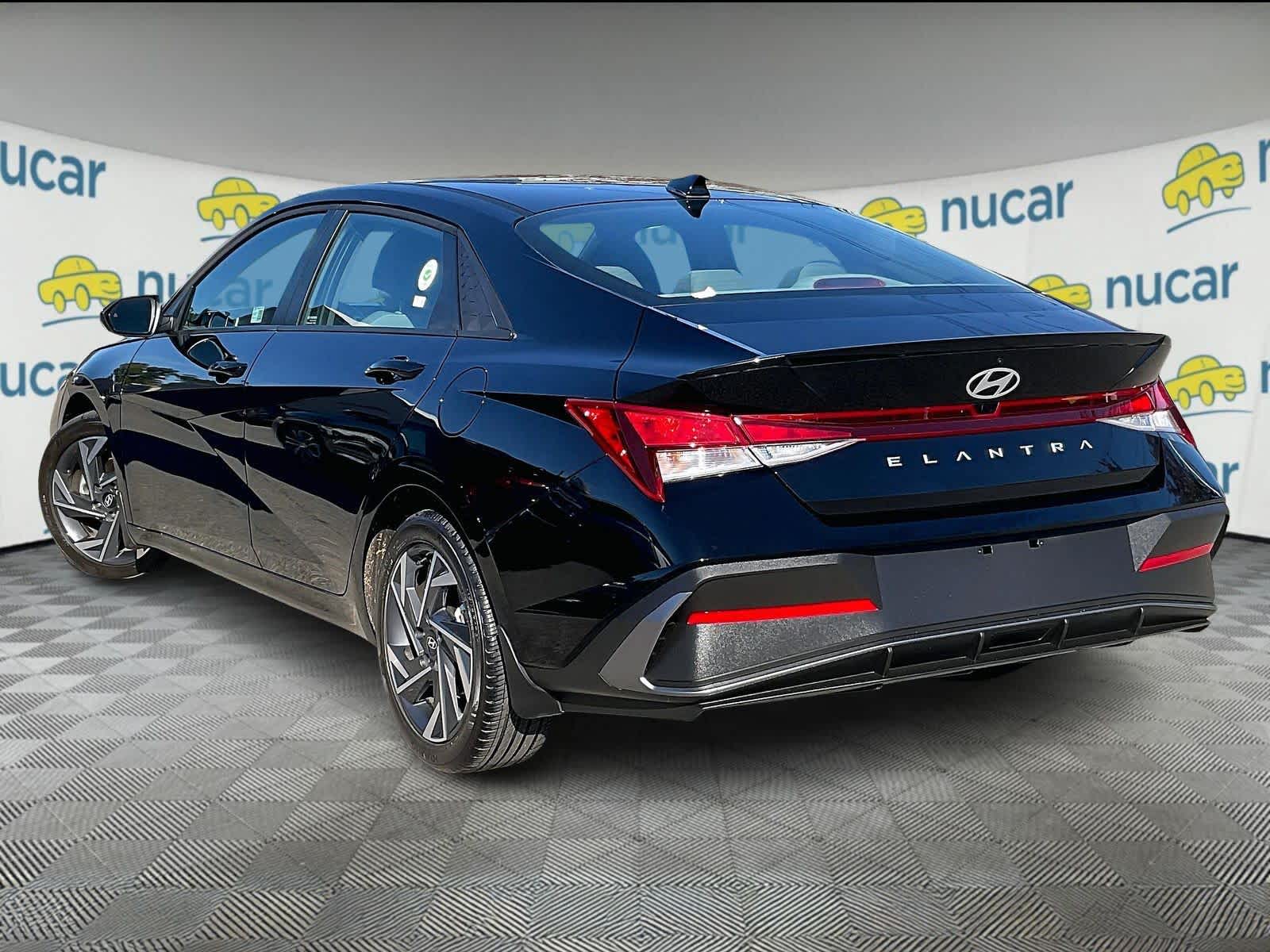 2025 Hyundai Elantra SEL Sport - Photo 4